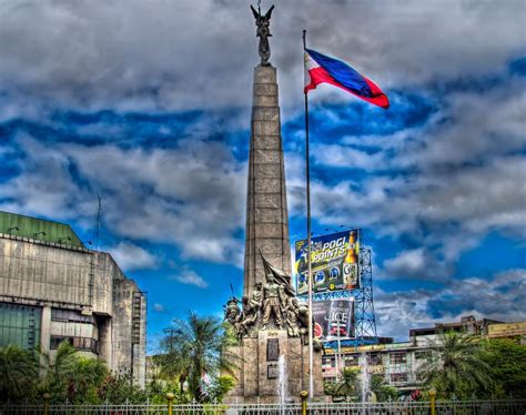 I am a Filipino! The Story Behind Bonifacio Monument .